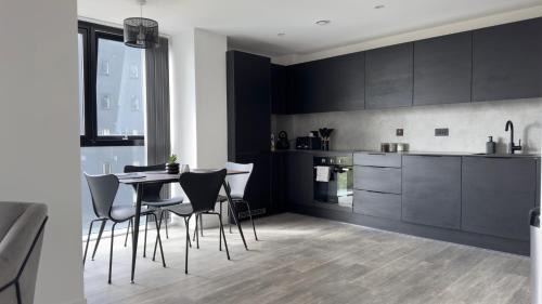 Old Trafford Apartment | Luxury Apartment by Noire Property