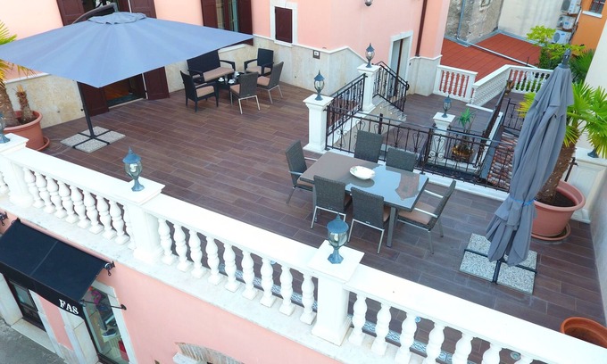 City Center Bed & Breakfast | Luxury Apartment in exquisite Bed & Breakfast Villa Hasi in center of town !