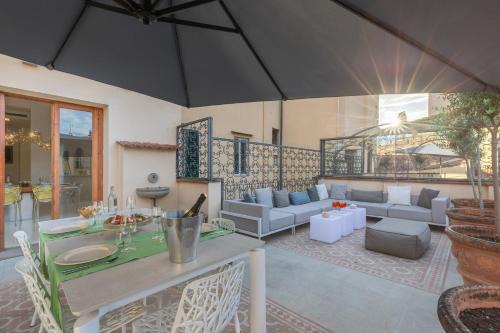 Santa Croce Apartment | Luxury Apartment with big terrace in Florence