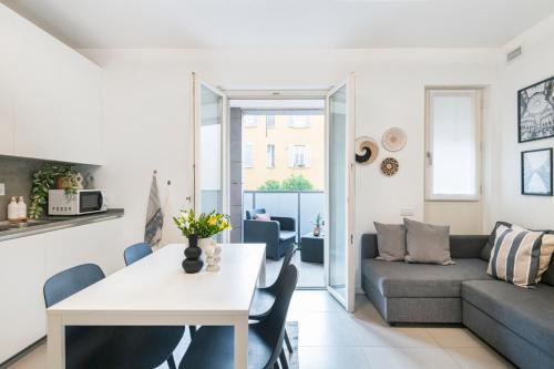 Chinatown Apartment | Luxury apt in Moscova (Gym+parking+private office)