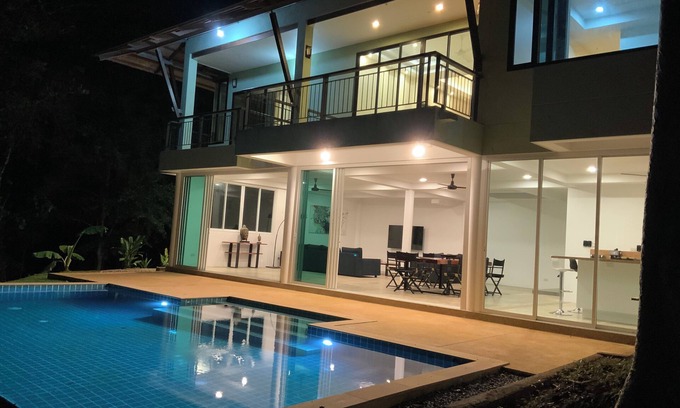 Rawai Villa | Luxury Beach front Villa in Rawai Absolute calm