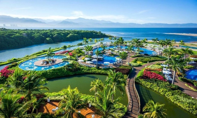 Nuevo Vallarta Resort | Luxury beach resort: Gym, Golf, tennis, theme park, internet, swimming pools