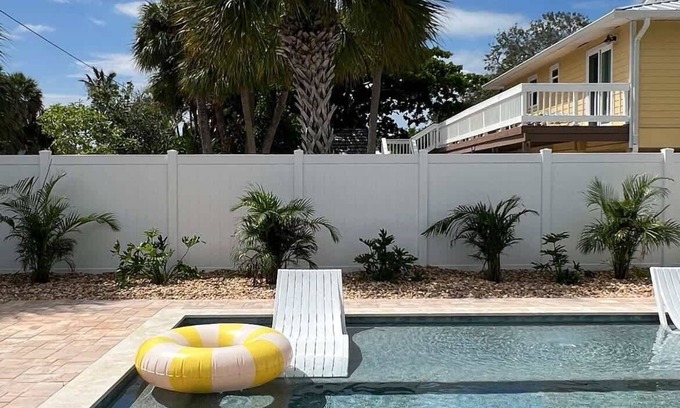 Indian Rocks Beach Cottage | Luxury Beach Bungalow | Walk to Dining & Sunset