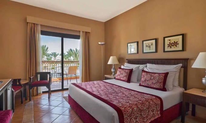 El Quseir Resort | Luxury Beachfront Resort | Pool View, Spa Tennis Courts & Diving at Coraya Bay