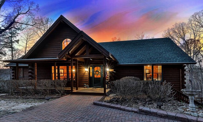 Whitestone Cabin | Luxury Cabin*Hot Tub*King Beds
