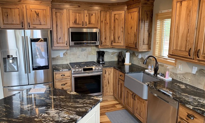 Estes Park House | Luxury Cabin Next to Stanley Hotel and 1 bock from Downtown