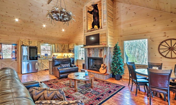 Natures Courtyard Cabin | Luxury Cabin Vacation Rental in Mineral Bluff