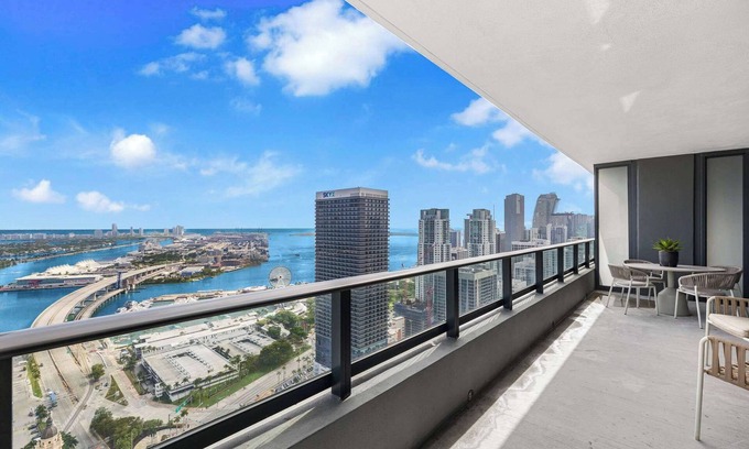 Overtown Condo | Luxury Condo near Bayside Marketplace