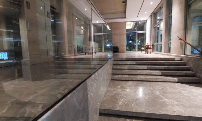Dhaka Apartment | Luxury condo near Gulshan park, near popular restaurants, clubs, shops, & hotels