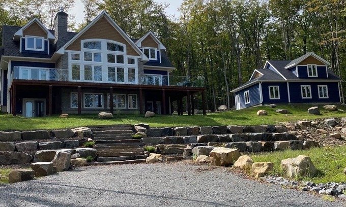 Lake of Bays House | Luxury Cottage Escape