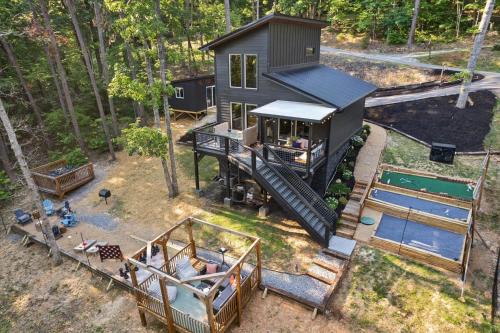 Gatlinburg - Pigeon Forge House | Luxury Cottage Game House Hot Tub Fire Pit