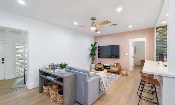 Lake Ridge Apartment | Luxury Escape: Close to beach, heavenly beds