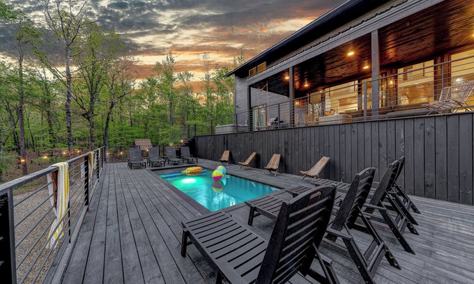 Broken Bow Cabin | Luxury Escape | Pool Hot Tub Sleeps 16