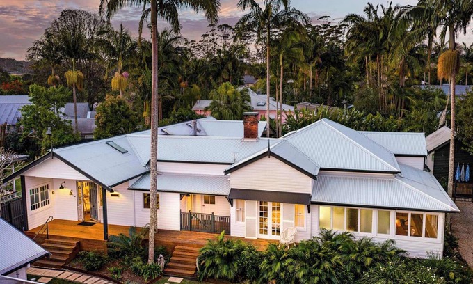 Bangalow House | Luxury Estate, Pool & Pet Friendly l Nova Escapes