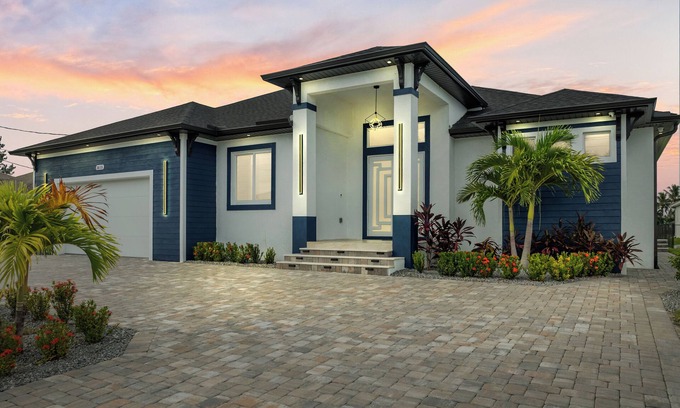 Burnt Store House | Luxury Family Stay, Heated Pool, Beaches, Parks