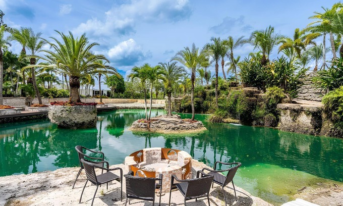 Homestead House | Luxury Farmhouse Oasis in Redlands Miami