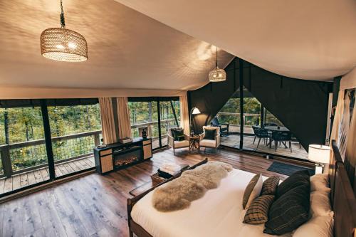 Mill Spring Other | Luxury Glamping Tent - The Perch - Near Tryon Equestrain Center