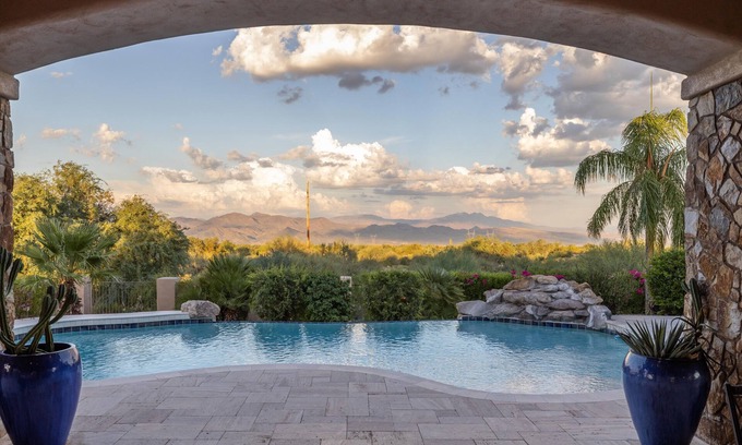Sunrise Desert Vistas House | Luxury Hideout with Infinity Pool & Spa