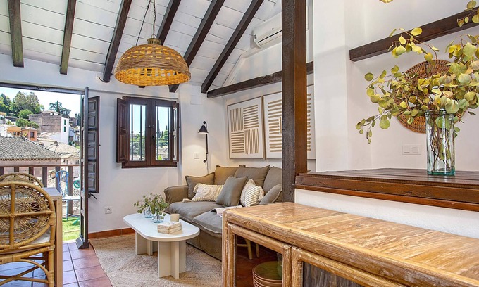 Albaicin Apartment | Luxury House in Granada Center. Reyes II