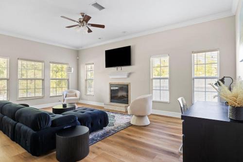 Gillespie Park House | Luxury House Walking Distance to Ocean - Sleeps 12