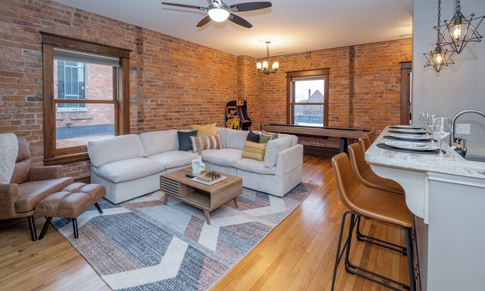 Central Business District Apartment | Luxury Industrial Loft The Heart of Downtown