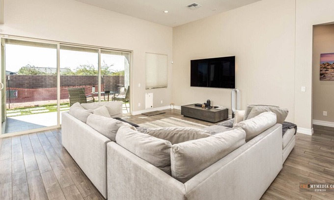 Starlight Estates House | LUXURY LIVING FOR SUPERBOWL