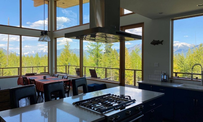 Columbia Falls House | Luxury Living Teakettle Lookout
