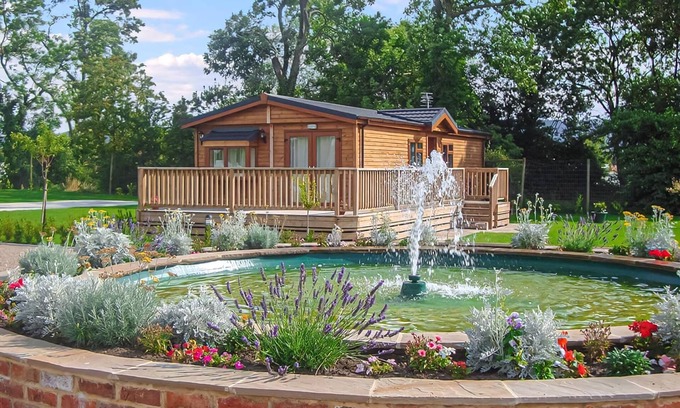 Thirsk Ski Chalet | Luxury lodge with one double with en suite shower and one twin.