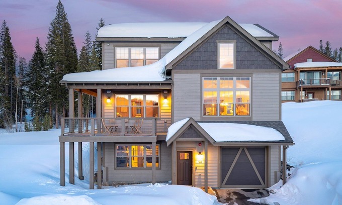 Rendezvous House | Luxury Mountain Chalet 94 I Private Hot Tub I Great Views I Best Price I Discounted Attractions