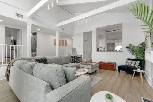Coral Brook House | Luxury Oakland Park Oasis