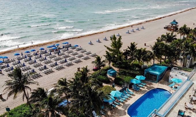 Sunny Isles Beach Hotel | Luxury Oceanfront with Bay Viewn