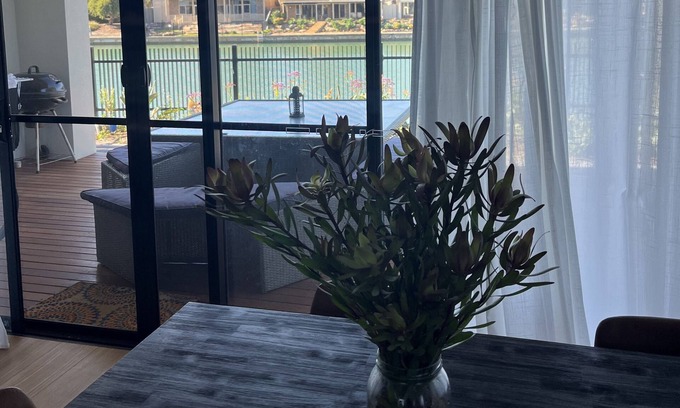West Lakes House | Luxury on the Lake