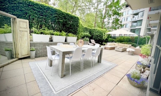 West Side Condo | Luxury Pet Friendly Condo with Gym, Pool, Hottub, Steam, & Massive Outdoor Space