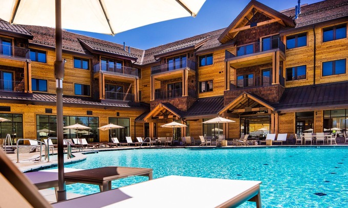 Lakeside Park Condo | Luxury Residence - Gondola across the Street 2 Bedroom Condo by RedAwning