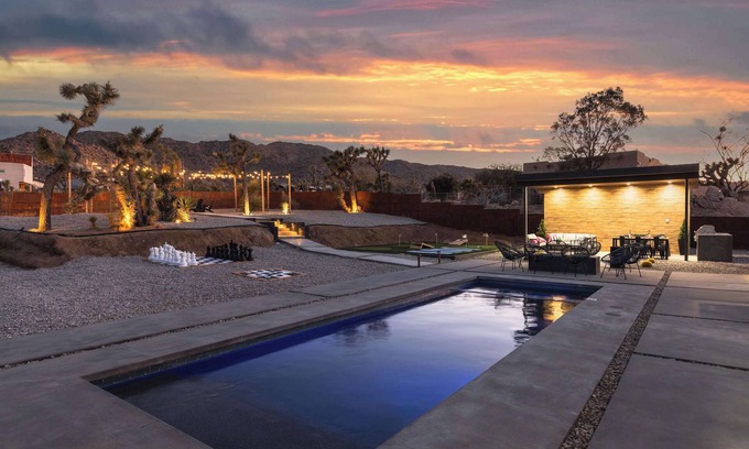 Joshua Tree House | LUXURY RETREAT - HeatedPool/Jacuzzi