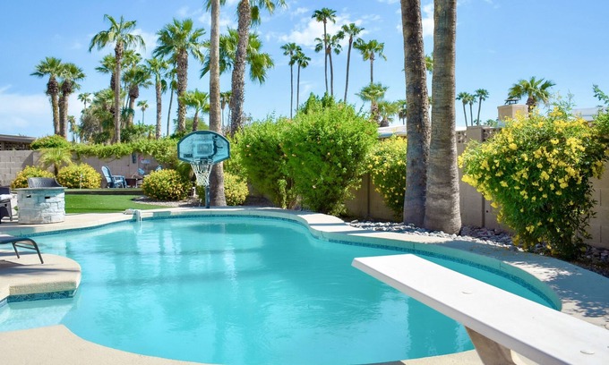 Raskin Estates House | Luxury Scottsdale Private Getaway w/Pool and Putting Green!