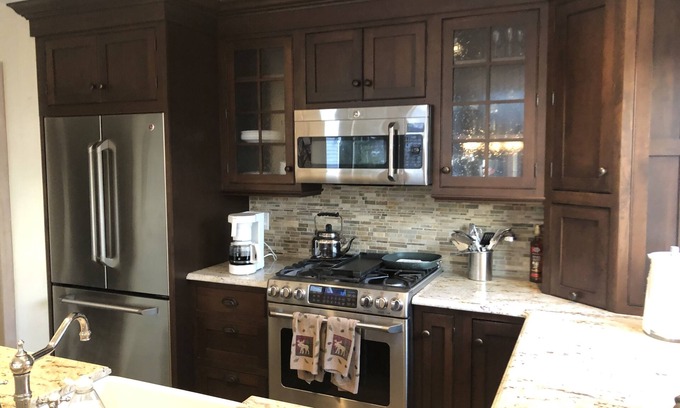 Ludlow House | Luxury Ski Town House. 3 Floors.Slopeside 2200 Square Feet