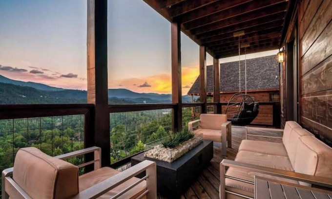 Gatlinburg Cabin | Luxury Smoky Mtn Cabin 3 King Suites Epic Views