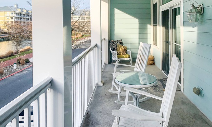 Sunset Island Condo | Luxury sound-view condo with balcony, pools, fitness room, & private beaches