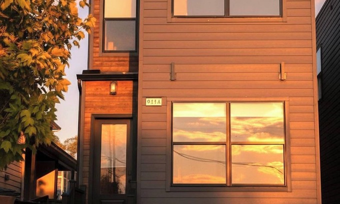 East Hill House | Luxury Spa Retreat, Sauna, Hot Tub-Monthly