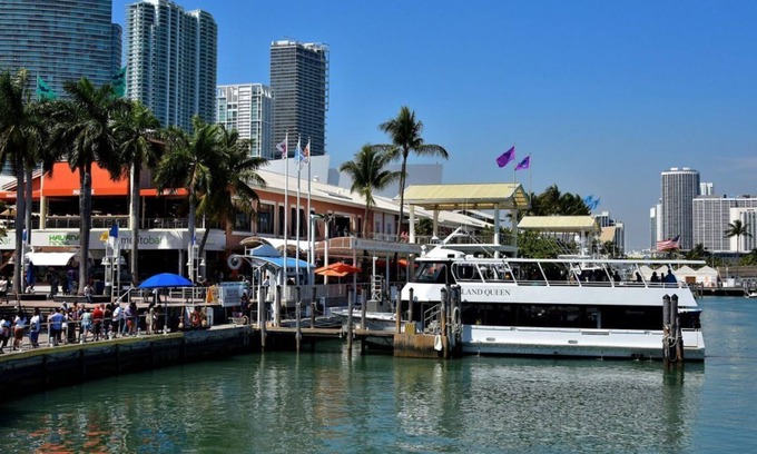 Downtown Miami House | Luxury Space with Fully-equipped Kitchens Near South Beach! Pets Allowed, Pool
