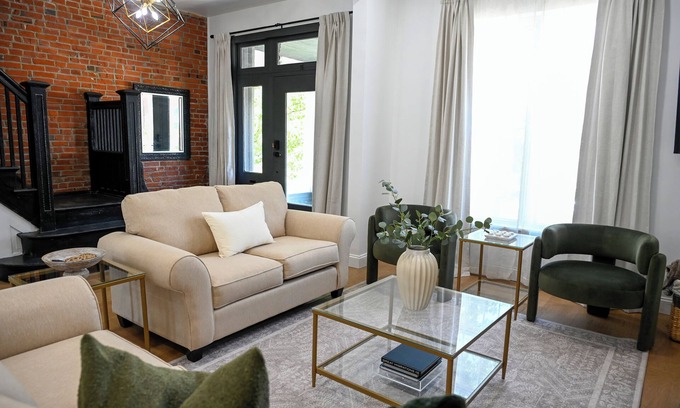 The Gate House | Luxury St. Louis Home - 3BR/3.5BA Near Everything