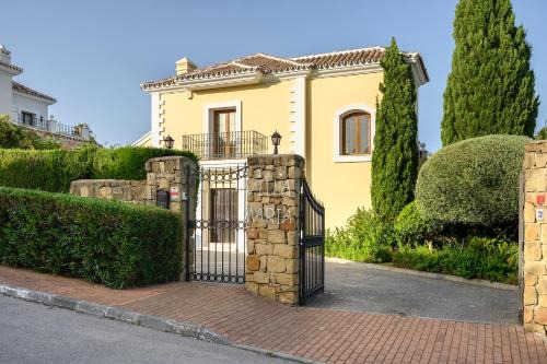 New Golden Mile Villa | Luxury stay at Villa Maria in El Paraiso Spain