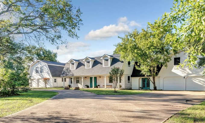 Quail Run Estates Apartment | Luxury Studio Close to Texas A&M University