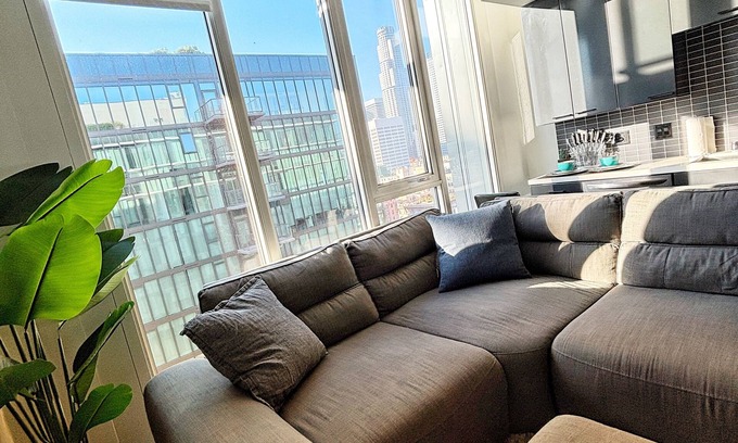 Vernon Apartment | Luxury Studio in Downtown Los Angeles, 5 mins walk to Crypto center and LA Live.