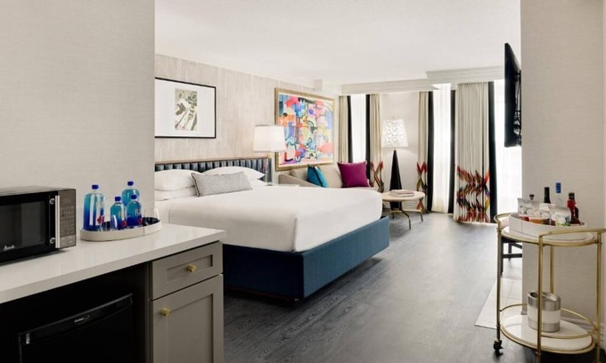 Tri-West Apartment | Luxury Suite with Rooftop Pool Access in West Hollywood