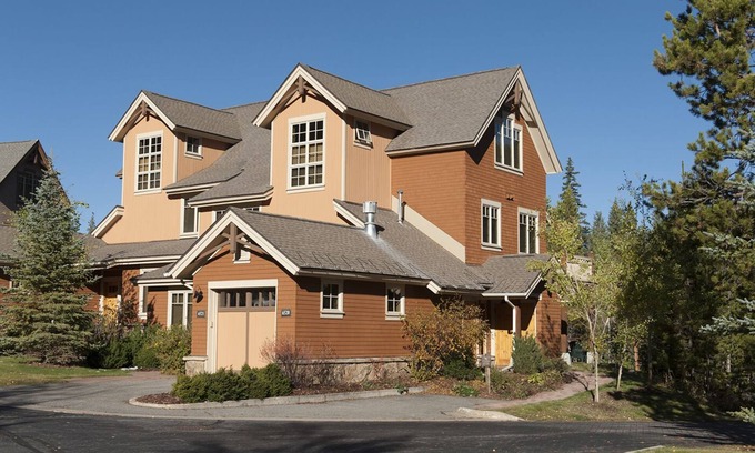 Keystone Condo | Luxury Townhome Just Steps to the Pool, The Exclusive Settlers Creek