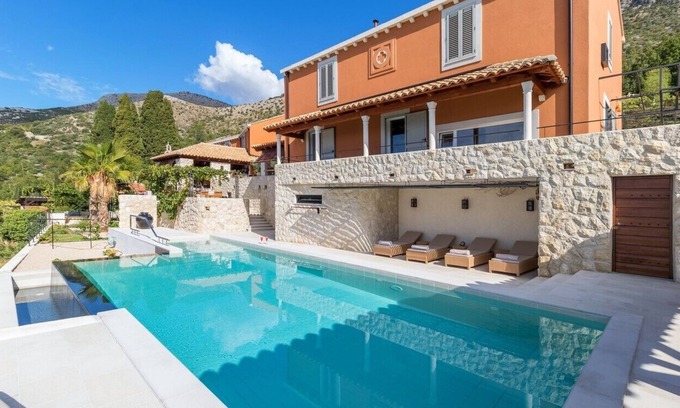 Brsecine Villa | Luxury Villa New World with Pool