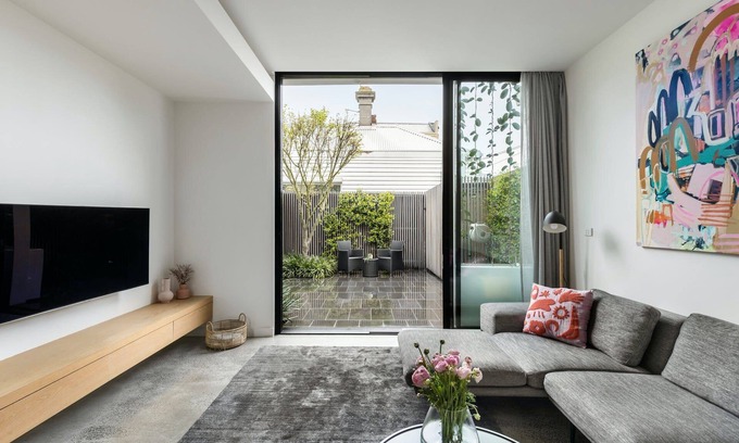 Port Melbourne House | Luxury Villas The Cable House (Pet Friendly)