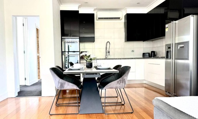 Melbourne House | Luxury Williamstown Beach Side Stay